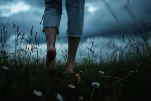 ai généré femme jambes en marchant dans le herbe sur une nuageux journée photo