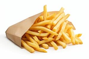 ai généré croustillant et l'eau à la bouche classique français frites dans une papier paquet, isolé sur nettoyer blanc Contexte photo