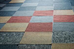 multicolore tapis sur le sol photo