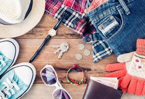 accessoires et vêtements pour Hommes sur une en bois sol - la vie style photo