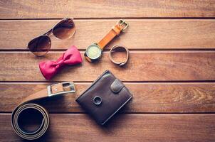 accessoires pour Hommes sur le en bois sol photo