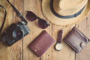 costumes d'accessoires de voyage. passeports, bagages, le coût des cartes de voyage préparées pour le voyage photo