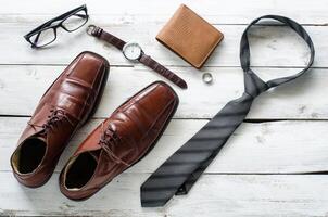 Vêtements et accessoires pour Hommes sur le en bois sol photo