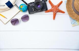 accessoires costume avec Voyage pour été sur en bois sol photo