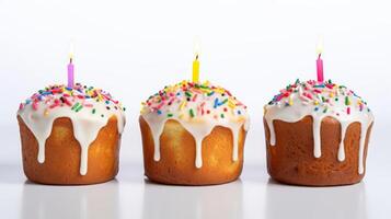 ai généré Trois Pâques Gâteaux, kulich, décoré avec Glaçage et confettis. traditionnel ukrainien Pâques petit gâteau. sur blanc une Contexte. pouvez être utilisé dans de fête recette Blog, culinaire magazine, photo