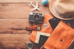 costumes d'accessoires de voyage. passeports, bagages, le coût des cartes de voyage préparées pour le voyage photo