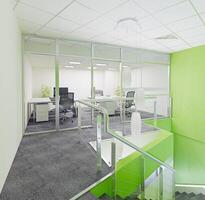 intérieur de une moderne Bureau avec vert des murs, photo