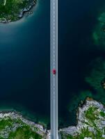 ai généré aérien vue capture longue pont cette s'étire à travers foncé bleu corps de l'eau ai généré photo