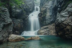 ai généré serein image capture pittoresque cascade écoulement vers le bas rocheux falaise. le cascade est entouré par déchiqueté rochers et verdure, indiquant naturel, peut-être éloigné emplacement ai généré photo