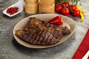 grillé mandrin rouleau steak avec Roquette photo