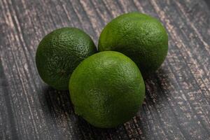 vert acide tropical citron vert fruit photo