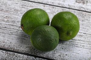 vert acide tropical citron vert fruit photo