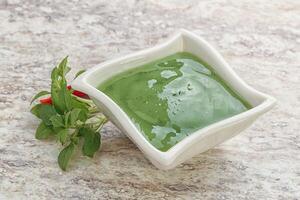 sauce au piment vert et citron vert photo