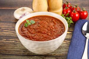 Espagnol traditionnel Gaspacho tomate soupe photo