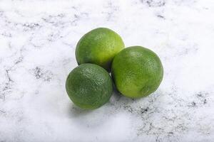 vert acide tropical citron vert fruit photo