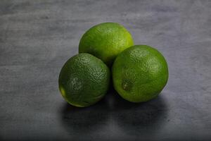 vert acide tropical citron vert fruit photo