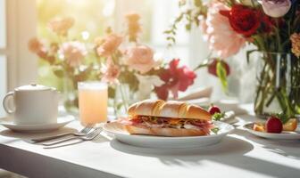 ai généré petit déjeuner avec sandwichs, café et fleurs sur table dans brillant pièce photo