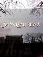 France, Paris, janvier 09, 2024 - logo de Saint Laurent luxe Vêtements entreprise photo