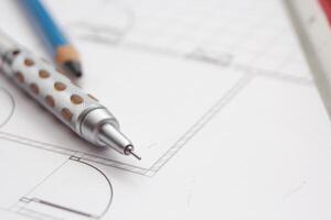 des crayons et règle sur une construction plan, fermer, architecte, architecture, dessin architecte. photo