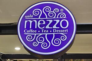 Bangkok, Thaïlande septembre 14, 2023 mezzo signe. il est célèbre thaïlandais marque café magasin cette avoir plus que 80 branches tout au long de Thaïlande. photo