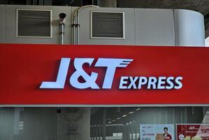 Bangkok, Thaïlande août 12, 2023 j et t Express signe. j et t Express est un international livraison entreprise dans Thaïlande cette a été fondé dans août 2015 dans Djakarta, Indonésie. photo