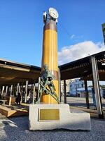 Frapper un, Japon novembre 11, 2023 lévi ackerman statue de attaque sur Titan dans de face de jr Frapper un gare, où est une chemin de fer station sur le Kyudai principale ligne opéré par jr Kyushu dans Frapper un. photo