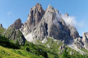 vue de cadini di misurine montagnes dans dolomites, Italie. photo