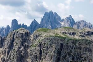 vue de cadini di misurine montagnes dans dolomites, Italie. photo