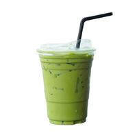 glacé matcha vert thé sur verre isolé blanc Contexte. photo