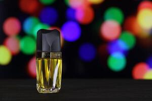 Kharkiv, Ukraine - janvier 2, 2021 bouteille de connaissance par estée lauder est une chypré floral fragrance pour femmes. connaissance a été lancé dans 1988 photo