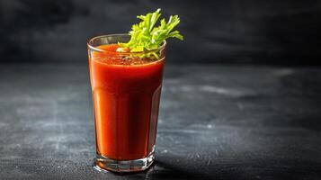 ai généré une verre de sanglant Marie sur une table avec céleri et tomates, ai généré photo