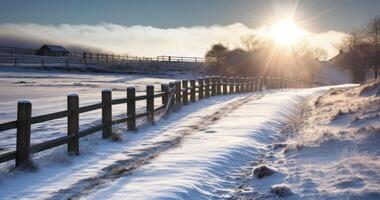 ai généré une panoramique vue de lumière du soleil éclairant une en bois clôture dans une neigeux paysage avec pneu des pistes photo