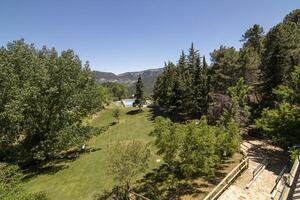 vues de le terrasse de le Hôtel parador nacional dans le magnifique la nature de le sierra de Cazorla, jaen, Espagne. photo