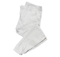 Pantalon cargo isolé sur blanc, pantalon cargo plié sur fond blanc photo