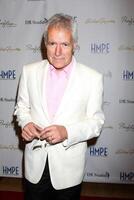 los angeles mai 14 Alexis trebek à le debbie Reynoldsthe enchères final VIP accueil enchères mené par wwwprofilsinhistorycom à debbie reynolds Danse studio sur mai 14 2014 dans Nord Hollywood Californie photo