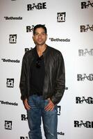 los angeles - sept 30 Adam rodriguez en arrivant à le rage Jeu lancement à le quartiers chinois historique central place sur septembre 30, 2011 dans los anges, Californie photo