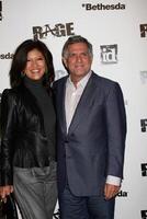 los angeles - sept 30 julie chen, les moonves en arrivant à le rage Jeu lancement à le quartiers chinois historique central place sur septembre 30, 2011 dans los anges, Californie photo