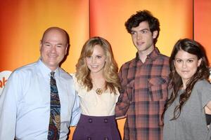 larry meunier Meaghan Martin ethan picorer et lindsey Shaw de dix des choses je haine à propos vous à le disney abc télévision groupe été presse voyage à le abc des bureaux dans Burbank Californie sur mai 29 2009 photo