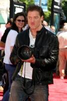 brendan Fraser en arrivant à le première de périple à le centre de le Terre à le village théâtre dans bois de l'ouest, Californie sur juin 29, 2008 photo