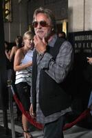 los angeles - août 25 Don johnson arrive à le machette première à orphée théâtre sur août 25, 2010 dans los anges, Californie photo