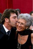 javier bardem, avec mère 80e académie récompenses oscar kodak théâtre los anges, Californie février 24, 2008 photo