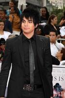 Adam lambert en arrivant à le cette est il première nokia théâtre à la vivre los anges, Californie octobre 27, 2009 photo