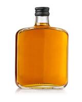 whisky bouteille sur blanc photo