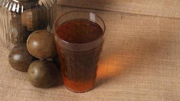fruit de moine ou luo han guo. fruits secs pour une boisson édulcorante saine. photo
