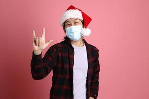 homme avec bonnet de noel photo