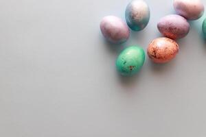 plat allonger multicolore des œufs dans le coin, Haut vue photo