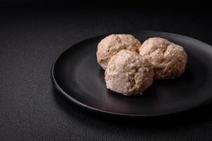 délicieux en bonne santé à la vapeur poulet côtelettes ou haché Boulettes de viande photo