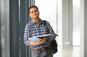 Indien Masculin étudiant à le Université photo