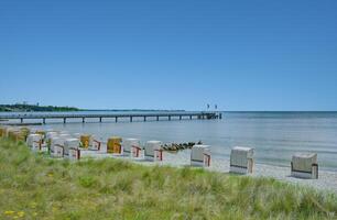 plage et jetée de haffkrug,spa à baltique Mer, Schleswig-Holstein, Allemagne photo