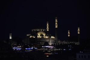 Suleymaniye mosquée ottoman impérial dans Istanbul, Turquie. il est le le plus grand mosquée dans le ville. nuit vue photo